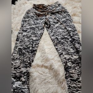 Daisy Fuentes workout pants